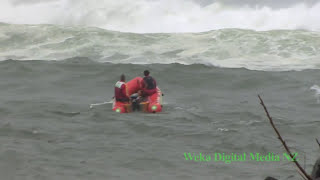 See How a Small Inflatable Crosses a Big Set of Waves at a River Bar [upl. by Obla89]