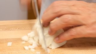 Learn how to Peel Dice Slice Ciseler Emincer and Mincer Onions [upl. by Llenahs]