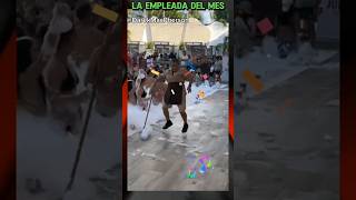 EL PREMIO A LA EMPLEADA DEL MES [upl. by Drareg]