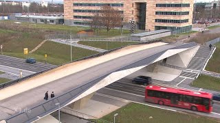 Realer Irrsinn BusBrücke ohne Straßenanschluss  extra 3  NDR [upl. by Yalahs]