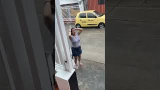 Esta chica hizo algo inesperado en la calle 😂 [upl. by Fe155]