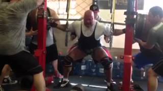 Stan Efferding 905 Raw Squat [upl. by Adnelg]