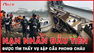 Trôi trên sông Hồng Phát hiện nạn nhân đầu tiên được tìm thấy vụ sập cầu Phong Châu  Thời sự [upl. by Nyleek]