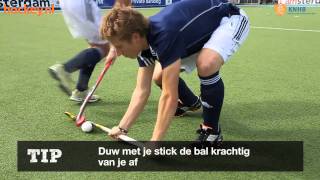 De Basistechnieken  Aflevering 9 De Dubbelhandige Tackle met de Forehand [upl. by Misty]