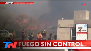 FUEGO SIN CONTROL I Dramática lucha cuerpo a cuerpo frente al avance de las llamas en Despeñaderos [upl. by Karlie]