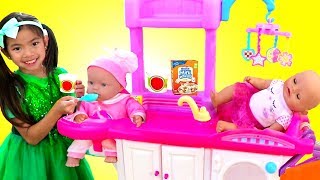 Emma cuida su muñeca bebé con Nursery Playset Juguetes para niñas [upl. by Wain]