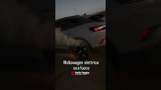 Volkswagen Elettrica va a fuoco rallyfactor automobile car electricvehicle volkswagen fail [upl. by Caddric307]