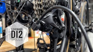 Deze 5 basisvaardigheden voor Shimano DI2 12 speed 105 Ultegra en DuraAce moet jij kennen [upl. by Eedyaj]