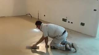 Applicazione prima mano di microcemento con Ultratop Loft della Mapei [upl. by Notyad]