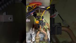 60 second breakdown Worcester Bosch 30i combi boiler no hot water fault diagnosed worcesterbosch [upl. by Acissj]