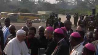 CÉRÉMONIE DE BIENVENUE DU PAPE BENOÎT XVI à l Aéroport international Nsimalen de Yaoundé [upl. by Eirrahs]