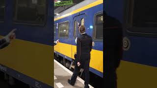 Wacht ff ik bel je terug als mijn trein aankomt shorts [upl. by Lilla]