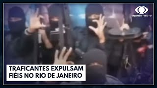 Traficantes expulsam fiéis no Rio de Janeiro  Jornal da Band [upl. by Braden]