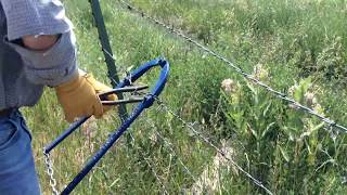 Stretching Fence with a Texas Fence Fixer [upl. by Eimmat]