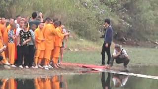 Shaolin monk runs atop water for 118 meters [upl. by Andrea]