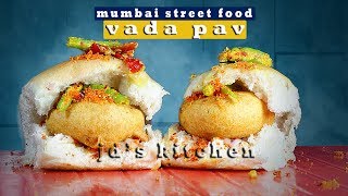 authentic mumbai style vada pav recipe in hindistreetfood of mumbai [upl. by Alig]