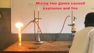 Ethyne vs Chlorine gasignites spontaneously  The oxidizing power of the halogens [upl. by Sergei]