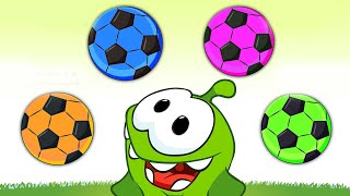 Coma frutas de colores en balones de fútbol  Vídeos educativos  Aprende español con Om Nom [upl. by Alyad]