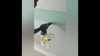 HOW TO USE THE MAKITA CORDLESS 18V DRYWALL SCREWDRIVER WITH COLLATED OUTOFEED SCREWDRIVER MAGAZINES [upl. by Sahcnip935]