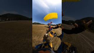 Дай пять 🙌 skydive skydiving landing extreme парашют парашютныйспорт парашютизм gopromax [upl. by Forrester]