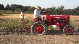 Mc Cormick F135 D avec un cultivateur de 2m de large [upl. by Savdeep]