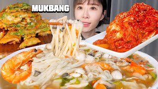 엄청 매운김치 담가서 물총 새우 가득넣고🦐 시원한 칼제비 해물파전 먹방❤️ Spicy Kimchi Seafood noodles Sujebi Pajeon Mukbang [upl. by Crescin]