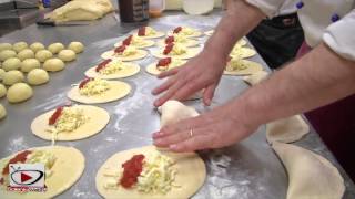 Gli sfizi di mezzogiorno la video ricetta del calzone leccese [upl. by Kory]