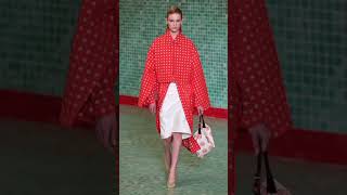 TORY BURCH 2025 SpringSummer Runway [upl. by Tnomed]