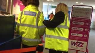 Wizz Air Disgusting Customer Service Baggage Charge [upl. by Lasala]