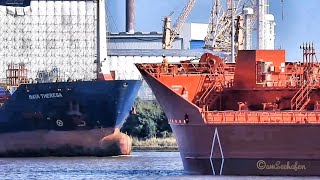 Schiffsbegegnung Tanker XANTHIA LAUR5  MAYA THERESE OUXM2 tankers meet in Emden Port [upl. by Evered]