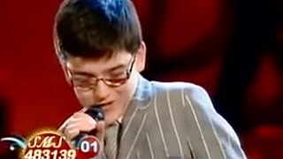 Ti Lascio Una Canzone Rai 1  Pasquale Greco canta “Scende la pioggia” Gianni Morandi [upl. by Atinor992]