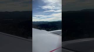 Atterrissage depuis le hublot d’un avion à Sandefjord dans le comté de Vestfold en Norvège [upl. by Nosneh]