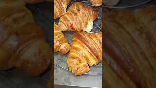 Croissant et pain au chocolat [upl. by Ruhtra793]