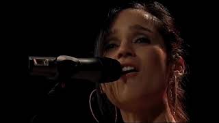 Julieta Venegas  Andar Conmigo  LATV Live 2005 [upl. by Columba]