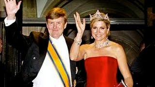 Koningspaar vertrekt na diner met Corps Diplomatique [upl. by Ohnuj569]