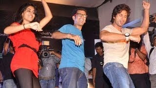 Shahid Kapoor dances to quotTu Mere Agal Bagal Haiquot amp quotDhating Naachquot promotes Phata Poster Nikla Hero [upl. by Kciredohr]