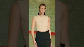 Tory Burch fall25 рекомендациимодаcatwalkmodelfashionrunwaystyleshownewshortsytbshorts [upl. by Patterman707]