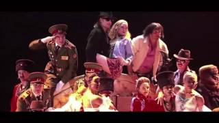 HINTERM HORIZONT  Udo Lindenbergs Musical feiert Weltpremiere in Berlin [upl. by Endor113]