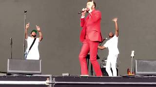 Jidenna sings quotBambiquot at Lollapalooza Chicago 2017 [upl. by Izaak]