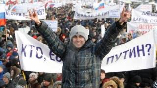 Rallies for and against Putin brave Moscows cold [upl. by Galvin682]