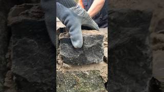 Building a whinstone pillar maçonnerie stonemasonry building stone cement cementasmr asmr [upl. by Inaleon]