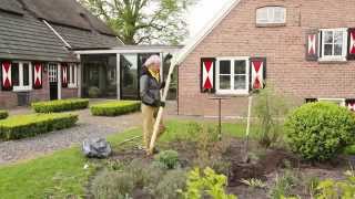 Bomen planten en aanbinden  Tuinieren met Hendrik Jan de Tuinman [upl. by Nosae145]