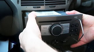 CD30 MP3 Stereo Head Unit and Screen Change on Vauxhall Astra H [upl. by Yrebmik]