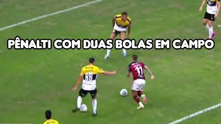 Lance do pênalti para o Flamengo contra o Criciúma  Com duas bolas em campo Pode isso Arnaldo [upl. by Snebur]