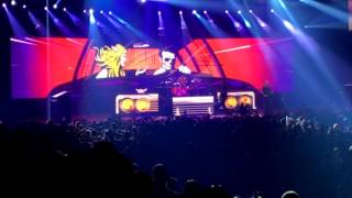 Blink 182 quotCynicalquot live in Grand Rapids MI 8312016 [upl. by Mcquoid]