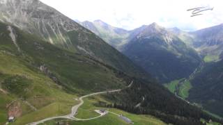 Alpen  Flug über den Jaufenpass in Italien [upl. by Darice574]