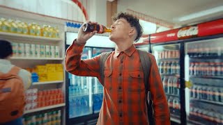 CocaCola dévoile sa nouvelle pub télé  Ouvre un CocaCola [upl. by Ange]