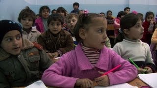 Turquie une école de fortune pour les petits réfugiés syriens [upl. by Viveca]