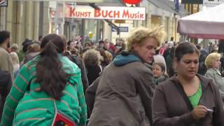 Wien Vienna Gang durch die Mariahilfer Straße  die längste Einkaufsstrasse  the shopping street [upl. by Flora]