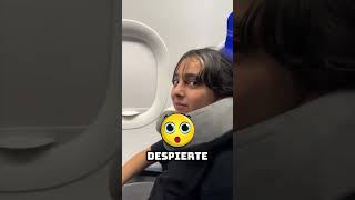 Esta chica pone el móvil en la ventanilla del avión pero mira lo que pasa 😲😃 [upl. by Oicnaneb155]